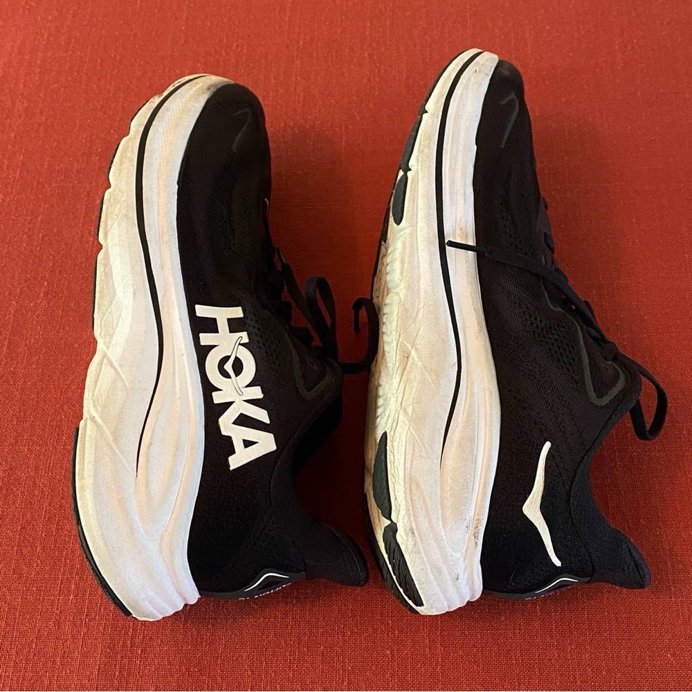 Hoka One One Clifton 10 Road Running Shoes Sneakers 1162030 Black White Mens 11D